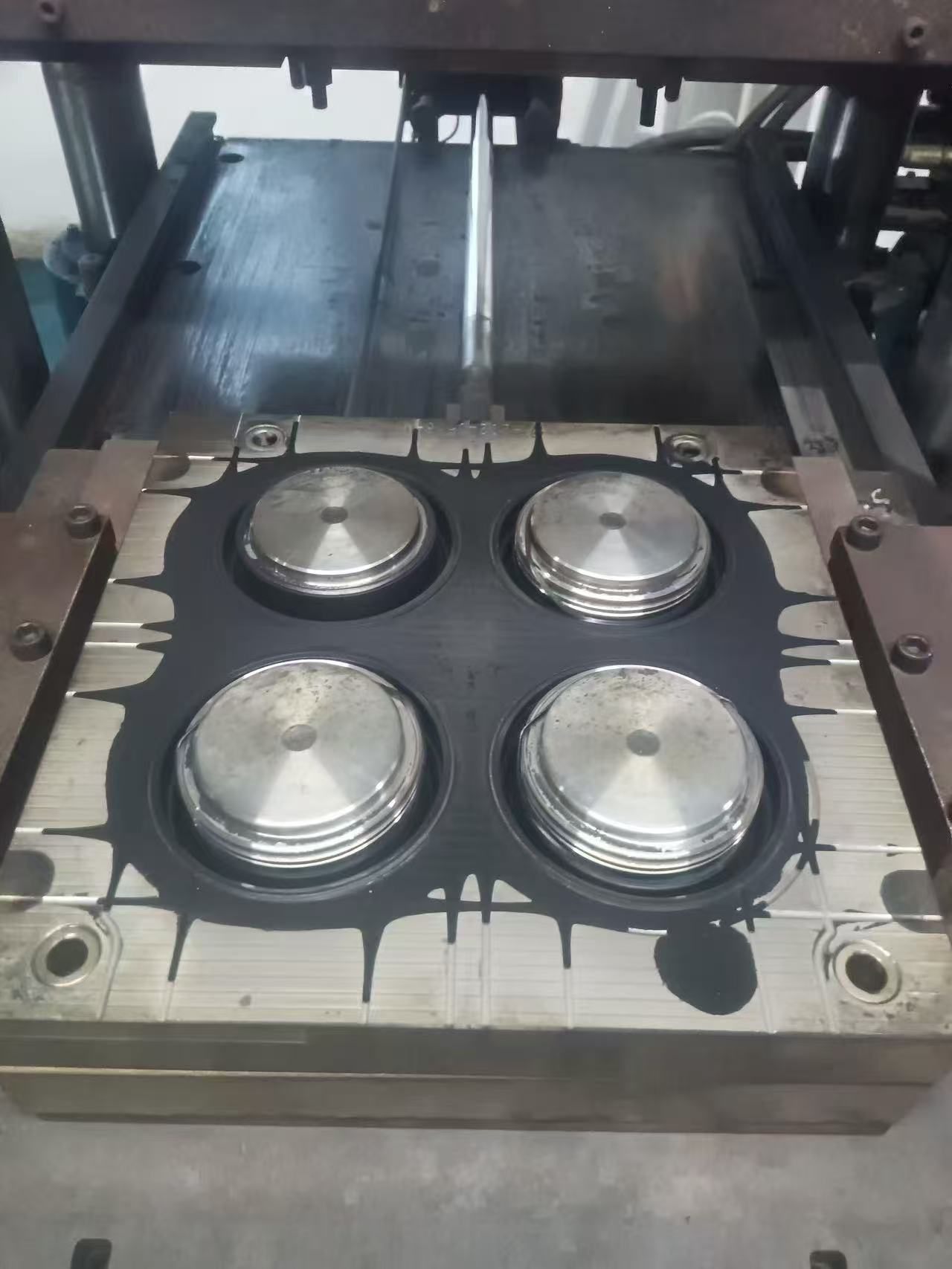 Composants en caoutchouc fabriqués de manière experte pour chaque industrie - précision, durabilité, innovation!