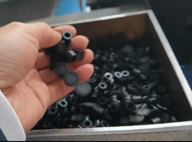 Une journée à la facilité de fabrication de caoutchouc de Zhengguan