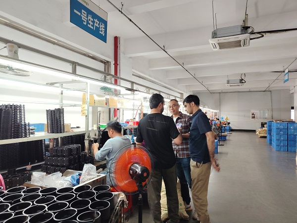 Profondément enquête du nouveau client.